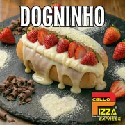 Hot Dog Doce: Dogninho - Hot Dog Doce (Ingredientes: Leite Condensado, Leite Ninho, Morango, Pão Hot Dog, Recheio de Ninho)