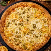Tradicionais: PALMITO TREND - Pizza Grande (Ingredientes: Molho de Tomate, Mussarela, Palmito, Tomate, Cebola, Azeitona, Orégano)