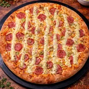 Tradicionais: CATUPYBRESA FACE - Pizza Grande (Ingredientes: Molho de Tomate, Mussarela, Calabresa, Catupiry, Azeitona, Orégano)