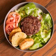 saladas: Salada Angus - Salada Padrão (Ingredientes: Alface Americana, Folhas de Rucula, Rodelas de Tomate, Cebola Roxa, Picles, molho caesar, Torradinhas)