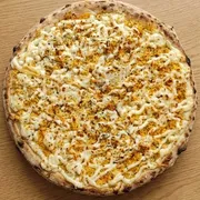 Tradicionais: Frango Catupiry - Pizza Grande (Ingredientes: Molho, Azeitona, Catupiry, Frango Desfiado, Orégano)