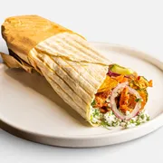 Sanduíches Árabes: Pirata Especial - Sanduíche Árabe (Ingredientes: Pão Árabe, Molho Artesanal, Peito de Frango, Bacon, Queijo Mussarela, Alface, Tomate, Batatinha Frita)