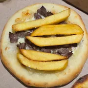 Esfirras Especiais: Filé com Fritas - Molho de Tomate, Queijo Mussarela, Filé em cubinhos e Batata Frita