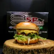Burguer Artesanal: Smash Salada - Burguer Artesanal (Ingredientes: Pão Brioche, Maionese da Casa, Burguer de 70gr, Queijo Prato, Picles, Alface, Tomate)