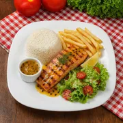Pratos Individuais: Salmão - Maracujá - Executivo (Ingredientes: Arroz Branco, Batata Frita, Molho de Maracujá, Salada Alface Tomate)