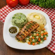 Pratos Individuais: Salmão - Alcaparras - Executivo (Ingredientes: Arroz de Brócolis, Molho Alcaparras, Purê de Batata, Seleta de Legumes)