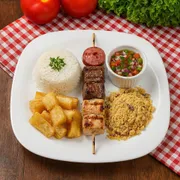 Pratos Individuais: Churrasco Misto - Executivo (Ingredientes: Aipim Frito, Arroz Branco, Farofa Simples, Molho - Vinagrete)