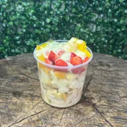 Salada de Fruta: Salada ChocoMix Waffer Branco 500ml - Copo de Salada de Frutas (Ingredientes: ChocoWaffer Branco, Mínimo 5 opções de frutas)