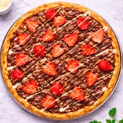 Doces: Içar Velas - Pizza Grande (Ingredientes: Mussarela, Doce de Leite, Avelã, Cobertura de Morango)
