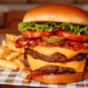 Burgers: SALAD SUPREME - Burgers (Ingredientes: Pão Brioche,  2 Burgers Angus 160g, Fatia de Bacon, Mini Alface, Tomate em Fatia,  Picles,  Maionese Da Casa, Acompanha Fritas)