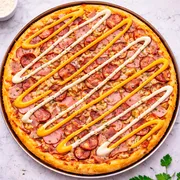 Da Ilha Tonel: Tonel - Pizza Grande (Ingredientes: Molho de Tomate Artesanal, Calabresa, Presunto, Provolone, Cream Cheese, Cheddar, Queijo Mussarela, Tomate, Cebolas, Azeitonas, Orégano)