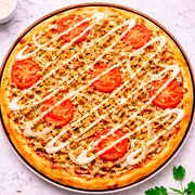 Gourmet: Duque Real - Pizza Grande (Ingredientes: Molho de Tomate Artesanal, Atum, Provolone, Camarão a Milanesa, Cream Cheese, Queijo Mussarela, Tomate, Cebolas, Azeitonas, Orégano)