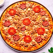 Especiais: Moda do Barco - Pizza Grande (Ingredientes: Molho de Tomate Artesanal, Atum, Frango, Calabresa, Parmesão, Queijo Mussarela, Tomate, Cebolas, Azeitonas, Orégano)