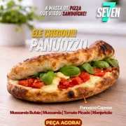 Panuozzo: Panuozzo Caprese - Massa de pizza de longa fermentação no formato de sanduíche. Leve, artesanal e assada no ponto perfeito, recebe mussarela de búfala, mussarela, tomate fresco e manjericão, entregando uma combinação delicada, equilibrada e atemporal.