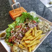 Burguers Premium: Ibirapuera - Sanduiches (Ingredientes: Blend fraldinha duplo,  Mussarela,  Saladas,  Acompanha Batata Frita Crocante e Maionese da Casa)