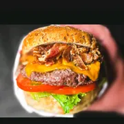 Burguers Tradicionais: Palestra Itália - Sanduiches (Ingredientes: Blend fraldinha,  Bacon,  Cheddar,  Alface americana,  Tomate,  Acompanha Batata Frita Crocante e Maionese da Casa)