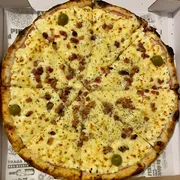 Especiais: Troiana - Pizza Grande (Ingredientes: Molho, Lombo Canadense, Requeijão Cremoso, Bacon Em Cubos, Mussarela, Parmesão Ralado)