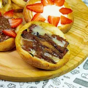 Doces: Esfirra Banana Frita - Mussarela, banana frita, leite moça e canela