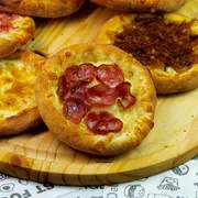 Salgadas: Esfirra Calabresa - mussarela, calabresa e orégano