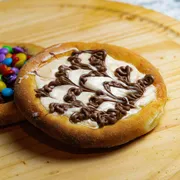 Doces: Esfirra Dois amores - Mussarela, chocolate preto e chocolate branco