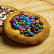 Doces: Esfirra Festa ou M&M - Mussarela, chocolate preto e M&M