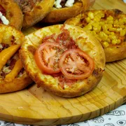 Salgadas: Esfirra Napolitana - Mussarela, presunto , tomate e orégano