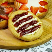 Doces: EsfirraRomeu e julieta - Mussarela, catupiry e goiabada