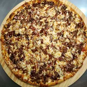 Especiais: Costela Desfiada Com Barbecue Acebolada - Pizza Grande (Ingredientes: Molho de Tomate,  Mussarela, Costela Desfiada, Molho Barbecue,  Cebola,  Orégano)
