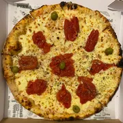 Tradicionais: Mussarela - Pizza Grande (Ingredientes: Molho, Mussarela, Tomate Em Rodelas)