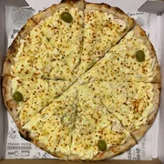 Especiais: Palmito Cremoso - Pizza Grande (Ingredientes: Molho, Palmito Em Rodelas, Requeijão Cremoso, Mussarela)