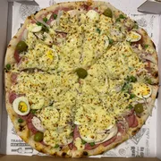 Tradicionais: Portuguesa - Pizza Grande (Ingredientes: Presunto, Calabresa Fatiada, Ervilha, Ovo, Palmito, Cebola, Mussarela)