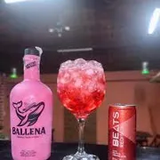 COPÃO DE DRINK: COPÃO DE BALLENNA MORANGO - 2 DOSE DE BALLENA MORANGO+ GELO TRADICIONAL+RED MIX 269 ML