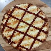 Doces Tradicionais: Cheese Cake de Goiabada - Pizza Grande (Ingredientes: Chocolate Branco, Requeijão Cremoso, Goiabada)