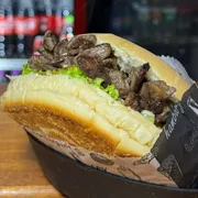 Lanches: X-Coração - Lanches (Ingredientes: Alface, Ervilha, Maionese caseira, Milho, Presunto, Queijo, Tomate, Coração, Hamburguer)