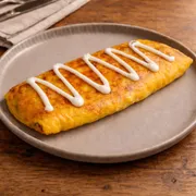 Omeletes com 3 Ovos: Omelete de Milho com Bacon e Requeijão - Seven + Fit (Ingredientes: Ovos, Queijo Mussarela, Milho, Farofinha de Bacon, Requeijão)