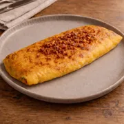 Omeletes com 3 Ovos: Omelete de Bacon com Alho-Poró - Seven + Fit (Ingredientes: Ovos, Queijo Mussarela, Farofinha de Bacon, Alho Poró)
