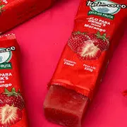 gelo: gelo de morango tudo coco200g - palito
