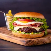burger brood clássicos: brood cheeseburger egg - Hambúrguer (Ingredientes: Pão Tipo Brioche, Milho, Hambúrguer Bovino, Muçarela, Presunto, Ovo, Tomate, Alface, Maionese Verde, * Acompanha Porção de Batatas Fritas!)