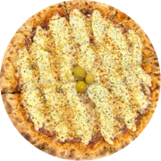 Tradicionais: Cupim - Pizza Trem (Ingredientes: Molho de Tomate Fresco, Cupim, Requeijão, Mozarela, Orégano, Alho Crocante, Azeitonas)