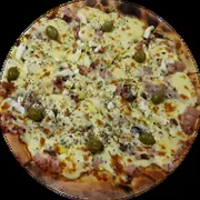 Especiais: Americana - Pizza Grande (Ingredientes: Molho de Tomate Artesanal, Presunto, Ovos, Bacon Crocante, Mussarela Derretida, Azeitonas Sem Caroço)