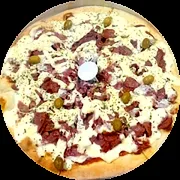 Tradicionais: Calabresa 2 - Pizza Grande (Ingredientes: Molho de Tomate Artesanal, Fatias de Calabresa, Requeijão Cremoso da Marca Scala ou Tirolez, Azeitonas Sem Caroço)