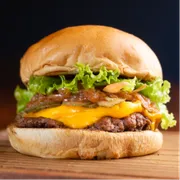 Hambúrguer Artesanal: Smash Cheddar - Hambúrguer Artesanal (Ingredientes: 2 Queijo cheddar, Carne Artesanal 100g, Cebola Roxa, Cheddar, Pão, Pão tipo brioche, Picles, Salada)