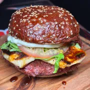 Novidades ATB: Mandacaru - Hambúrguer Artesanal (Ingredientes: Carne seca com catupiry, Melado de cana, Molho especial, Pão tipo brioche, Queijo coalho, Salada)