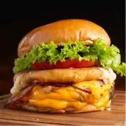 Hambúrguer Artesanal: Sensacional - Hambúrguer Artesanal (Ingredientes: Bacon, Blend de 180g exclusivo da casa, Blend de queijo mineiro empanado, Cheddar, Pão tipo brioche, Salada)