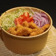 Poke: Poke Croc Chicken - Arroz ou mix de folhas , frango empanado, cream cheese, tomate cereja,cebola roxa, broto de alfafa.