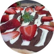 Doces Especiais: 39- Dois Amores - Pizza Grande (Ingredientes: Chocolate Branco,  Morangos,  Chocolate preto)