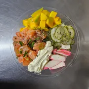 POKE: Poke Havaiano - Arroz sushi 200 molho ponzo 50g salmão Fresco, kani 50g, sunomono 50 e50 gmanga