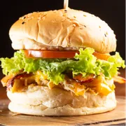 HAMBÚRGUER TRADICIONAL: Top 06 - Hambúrguer Tradicional (Ingredientes: Bacon, Cheddar, Frango Desfiado, pão com gergelim, Salada)
