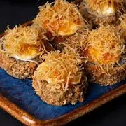 Hot Rolls: Hot Roll Batata Doce Crispy 12 - Hot roll salmão finalizado crean chesse molho tare gergelim batata doce crispy