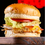 HAMBÚRGUER TRADICIONAL: Top 07 - Hambúrguer Tradicional (Ingredientes: Bacon, Cheddar, Frango Desfiado, Ovo, pão com gergelim, Salada)